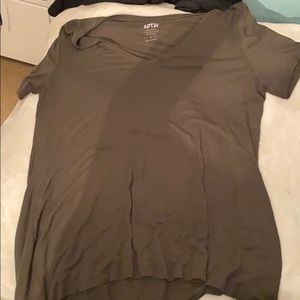 🌸LAST CHANCE APT.9 four modern essentials v-necks